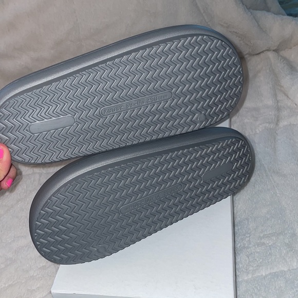 NWT J/SLIDES SQUISH Grey EVA Sandal - Picture 15 of 15